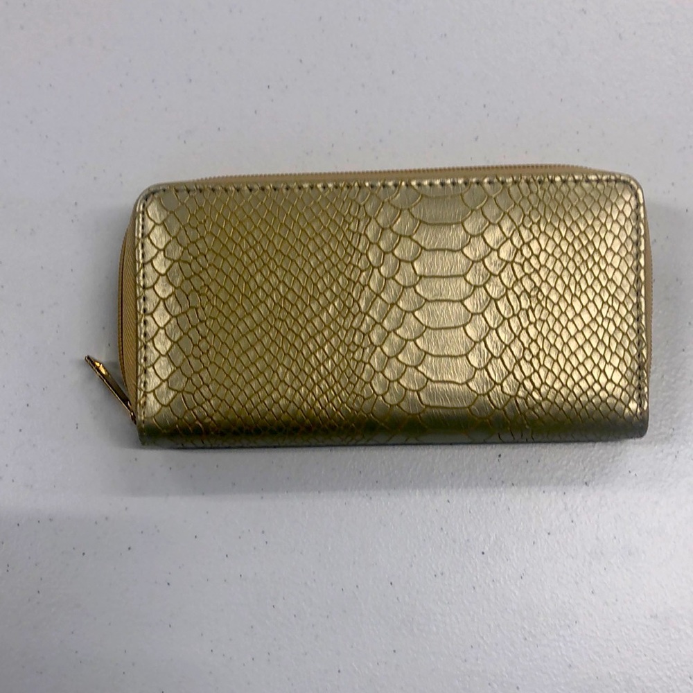 Gold tones alligator skin faux leather wallet